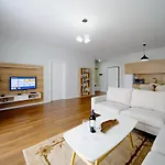 아파트 Apartamente Tirana 티라나