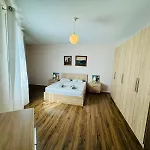 아파트 Apartamente Tirana