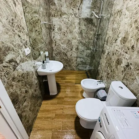 アパート Apartamente Tirana